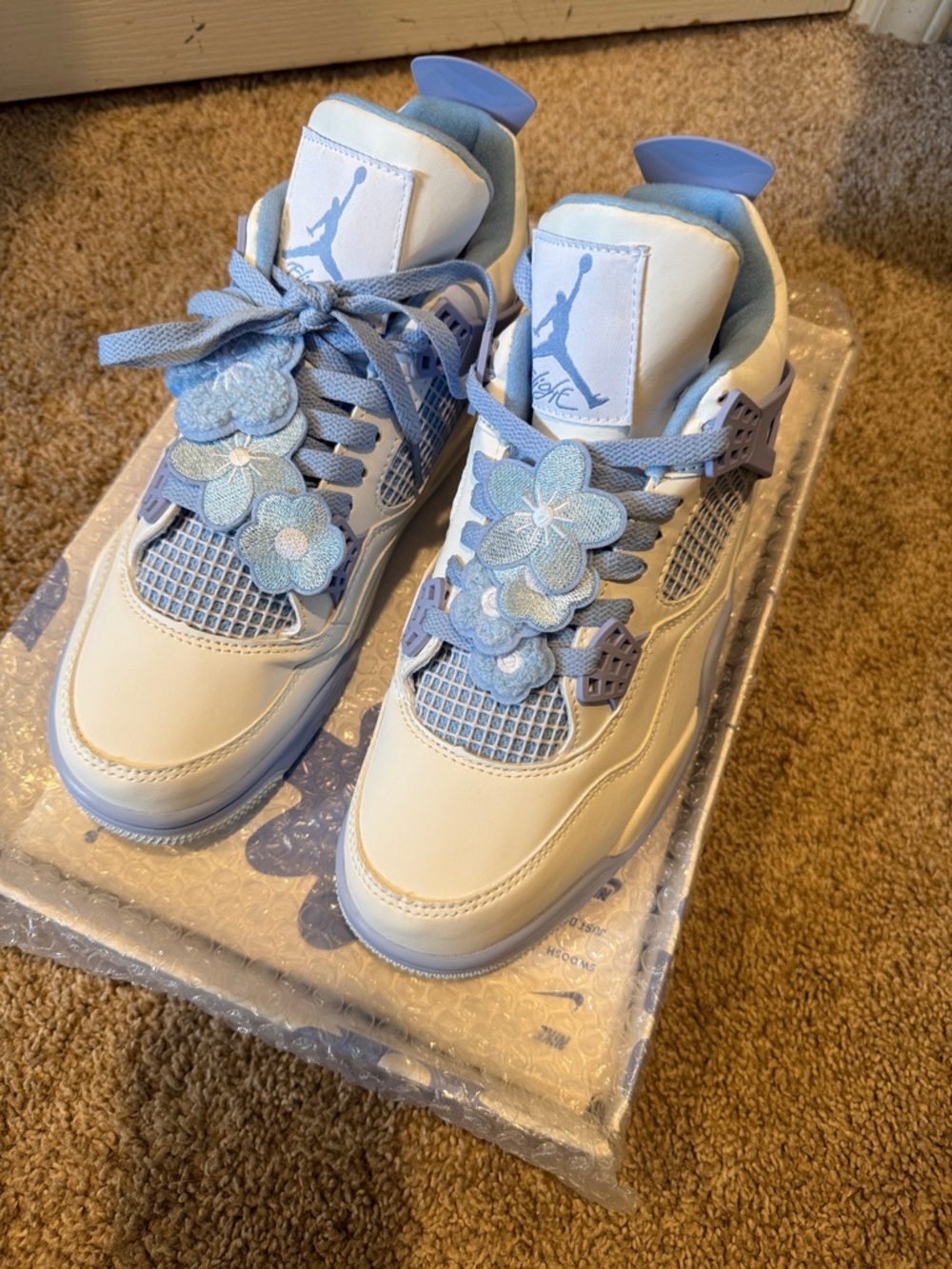 Air Jordan 4 Retro “university blue” with Floral Lace-Up Sneakers